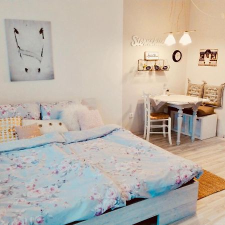 Sandra'S Studio Apartment Klagenfurt am Woerthersee Room photo